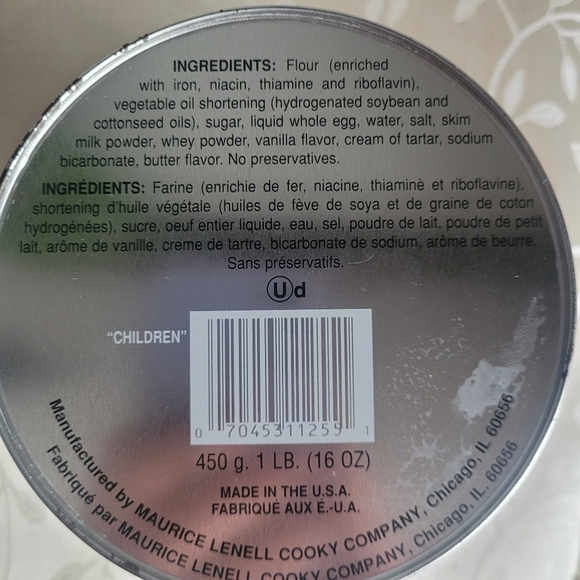 Vintage Christmas Shortbread Cookie Tin - Picture 5 of 5